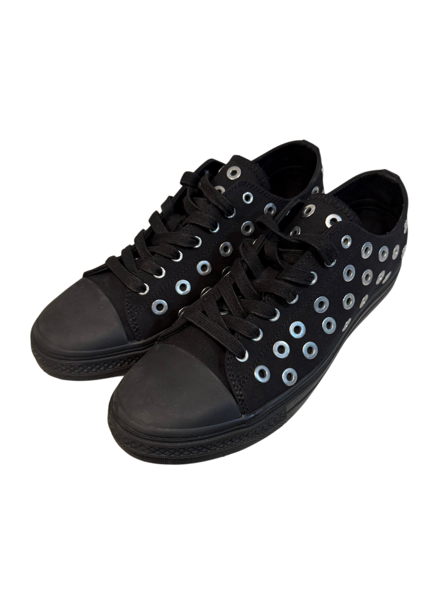 RIOT LOW CHUCKS (BLACK)