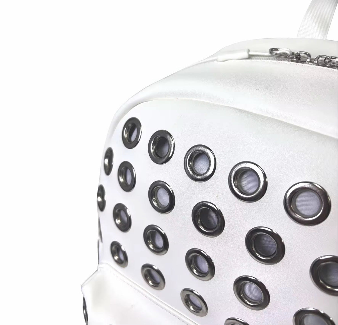LEATHER GROMMET BACKPACK (WHITE/RED)